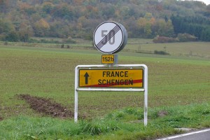 <p>La présidence d’un groupe de travail policier européen propose la mise en oeuvre d’une “frontière virtuelle Schengen” et de “points d’entrée virtuels” au moyen desquels les FAI pourraient filtrer l’internet.</p>