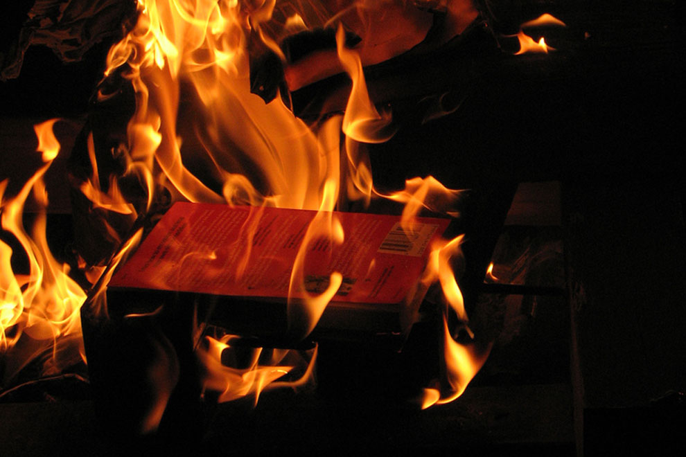 livre en feu