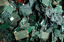 Recycler ou réutiliser les e-déchets ?