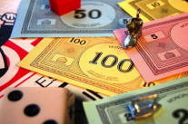 Yoland Bresson: “le revenu d’existence sera au centre du débat en 2012″